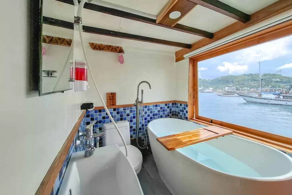 Komodo Tour, Komodo Island tour, Komodo Boat Tour, Komodo island boat tour, Komodo Island Trip, Tour to Komodo