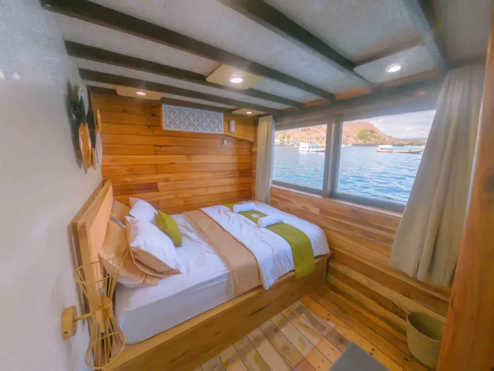 Komodo Tour, Komodo Island tour, Komodo Boat Tour, Komodo island boat tour, Komodo Island Trip, Tour to Komodo