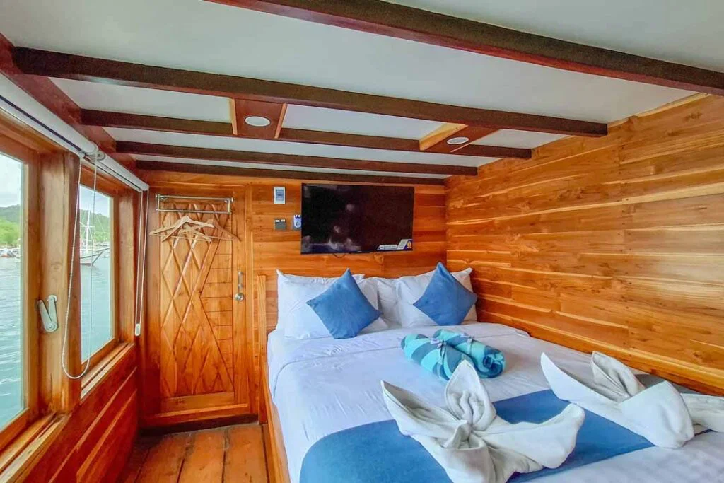 Komodo Tour, Komodo Island tour, Komodo Boat Tour, Komodo island boat tour, Komodo Island Trip, Tour to Komodo