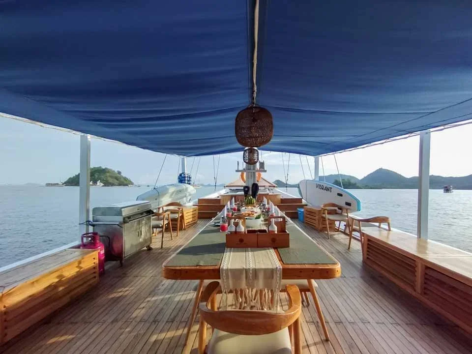 Komodo Tour, Komodo Island tour, Komodo Boat Tour, Komodo island boat tour, Komodo Island Trip, Tour to Komodo