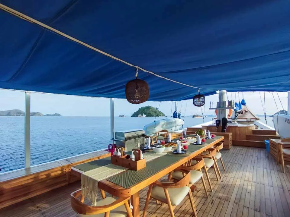 Komodo Tour, Komodo Island tour, Komodo Boat Tour, Komodo island boat tour, Komodo Island Trip, Tour to Komodo