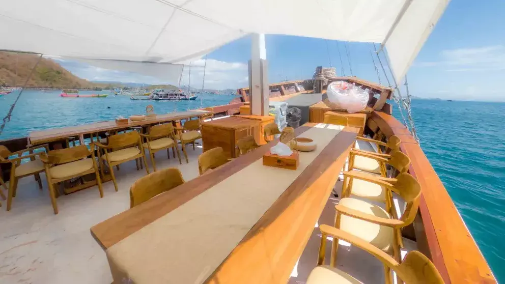 Komodo Tour, Komodo Island tour, Komodo Boat Tour, Komodo island boat tour, Komodo Island Trip, Tour to Komodo