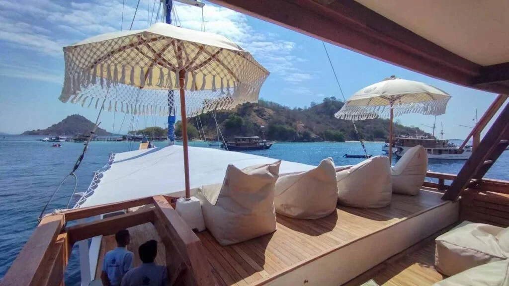 Komodo Tour, Komodo Island tour, Komodo Boat Tour, Komodo island boat tour, Komodo Island Trip, Tour to Komodo
