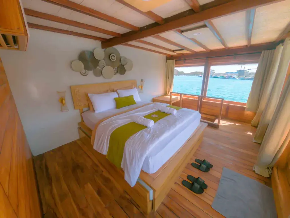 Komodo Tour, Komodo Island tour, Komodo Boat Tour, Komodo island boat tour, Komodo Island Trip, Tour to Komodo