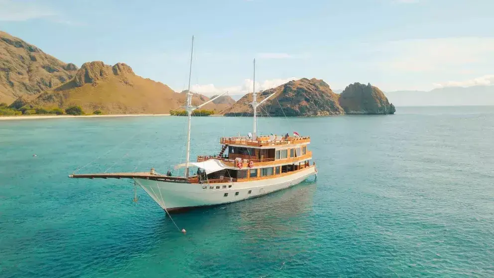 Komodo Tour, Komodo Island tour, Komodo Boat Tour, Komodo island boat tour, Komodo Island Trip, Tour to Komodo