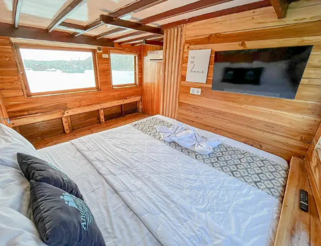 Komodo Tour, Komodo Island tour, Komodo Boat Tour, Komodo island boat tour, Komodo Island Trip, Tour to Komodo