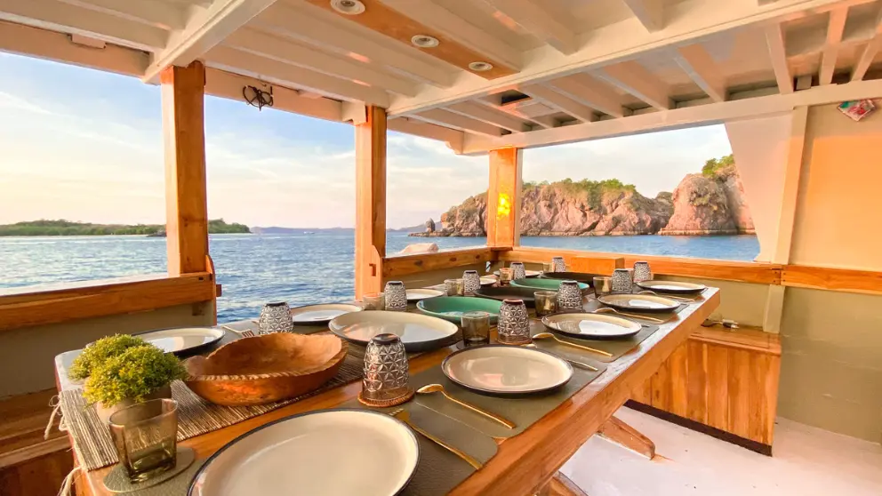 Komodo Tour, Komodo Island tour, Komodo Boat Tour, Komodo island boat tour, Komodo Island Trip, Tour to Komodo