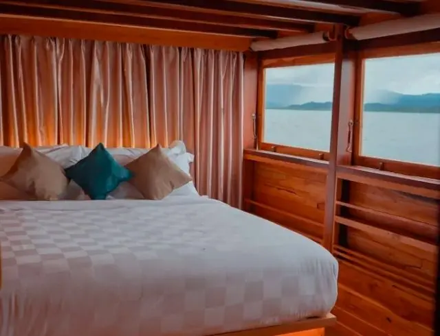 Komodo Tour, Komodo Island tour, Komodo Boat Tour, Komodo island boat tour, Komodo Island Trip, Tour to Komodo