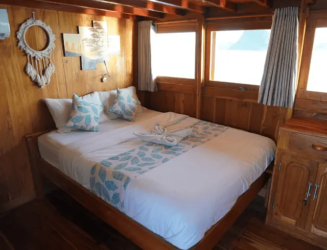 Komodo Tour, Komodo Island tour, Komodo Boat Tour, Komodo island boat tour, Komodo Island Trip, Tour to Komodo