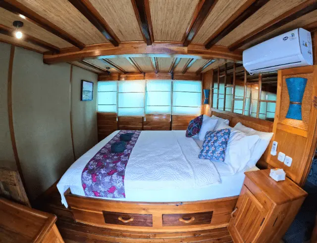 Komodo Tour, Komodo Island tour, Komodo Boat Tour, Komodo island boat tour, Komodo Island Trip, Tour to Komodo