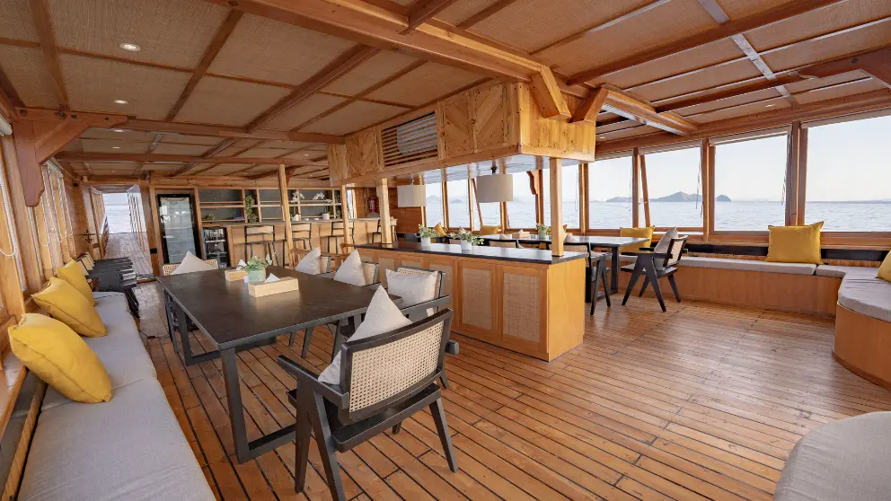 Komodo Tour, Komodo Island tour, Komodo Boat Tour, Komodo island boat tour, Komodo Island Trip, Tour to Komodo