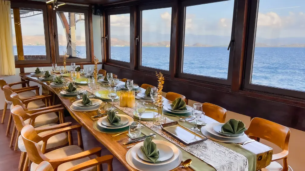 Komodo Tour, Komodo Island tour, Komodo Boat Tour, Komodo island boat tour, Komodo Island Trip, Tour to Komodo