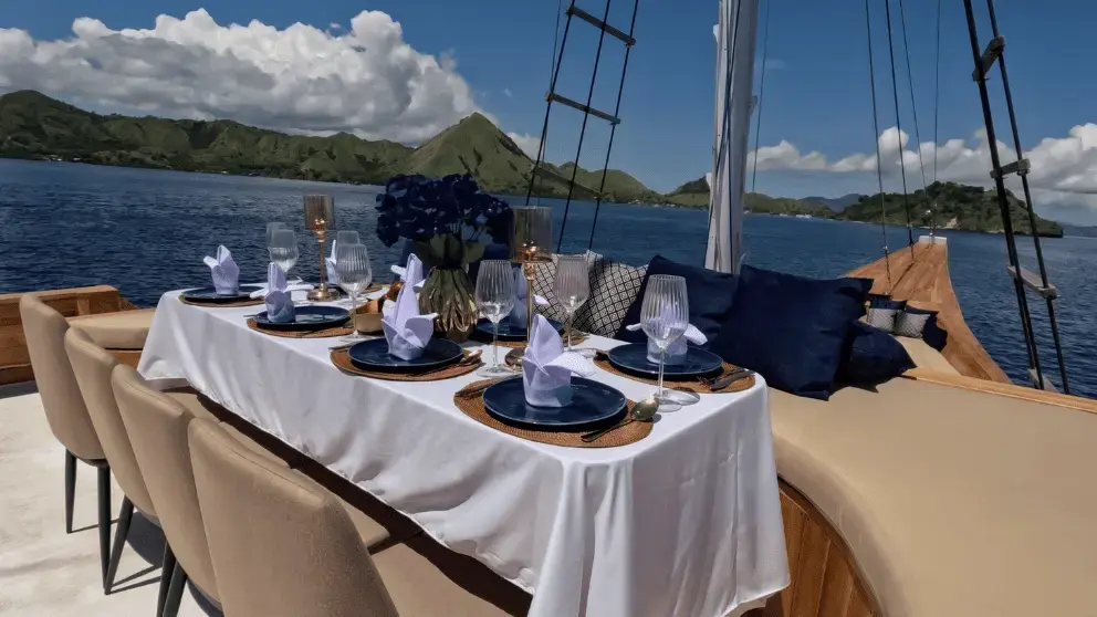 Komodo Tour, Komodo Island tour, Komodo Boat Tour, Komodo island boat tour, Komodo Island Trip, Tour to Komodo