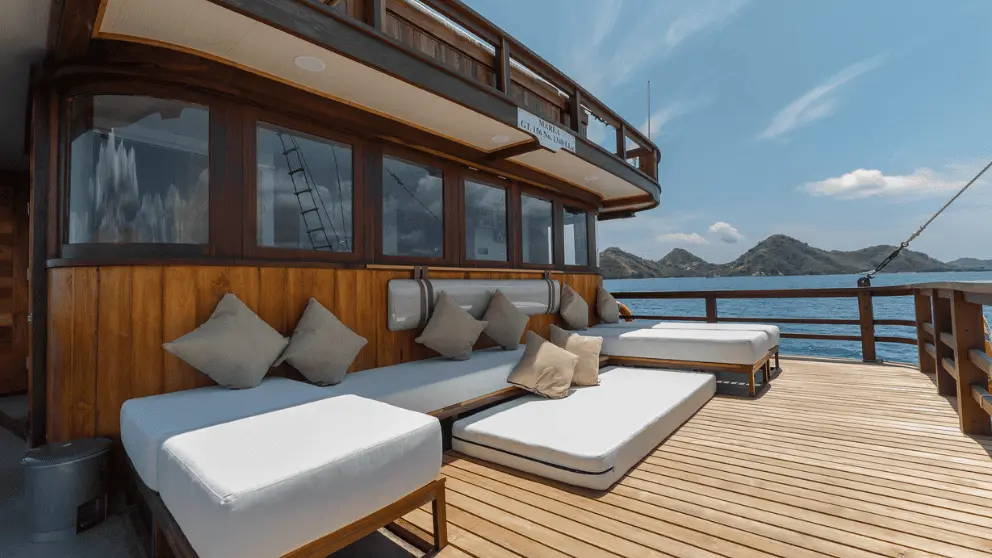 Komodo Tour, Komodo Island tour, Komodo Boat Tour, Komodo island boat tour, Komodo Island Trip, Tour to Komodo