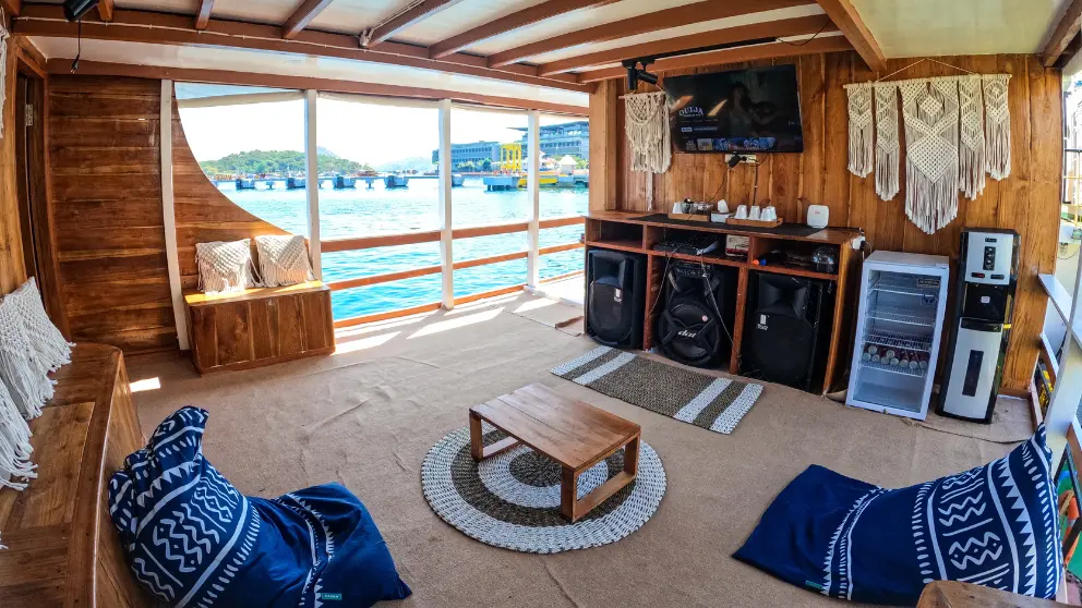 Komodo Tour, Komodo Island tour, Komodo Boat Tour, Komodo island boat tour, Komodo Island Trip, Tour to Komodo