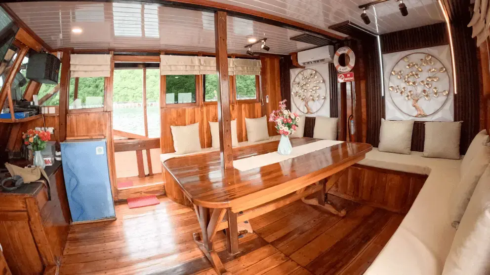 Komodo Tour, Komodo Island tour, Komodo Boat Tour, Komodo island boat tour, Komodo Island Trip, Tour to Komodo