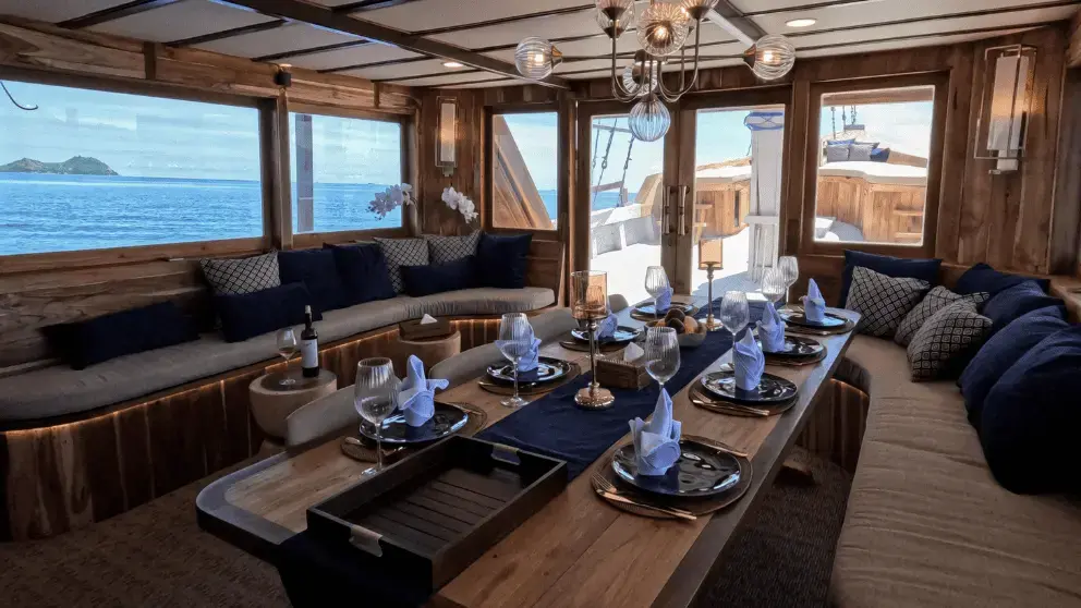 Komodo Tour, Komodo Island tour, Komodo Boat Tour, Komodo island boat tour, Komodo Island Trip, Tour to Komodo