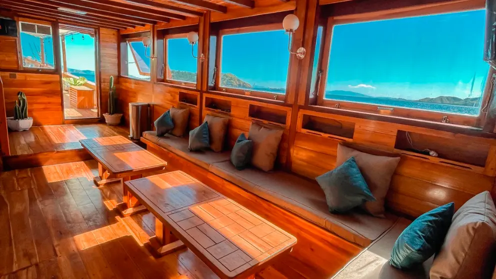 Komodo Tour, Komodo Island tour, Komodo Boat Tour, Komodo island boat tour, Komodo Island Trip, Tour to Komodo