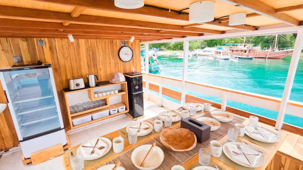 Komodo Tour, Komodo Island tour, Komodo Boat Tour, Komodo island boat tour, Komodo Island Trip, Tour to Komodo