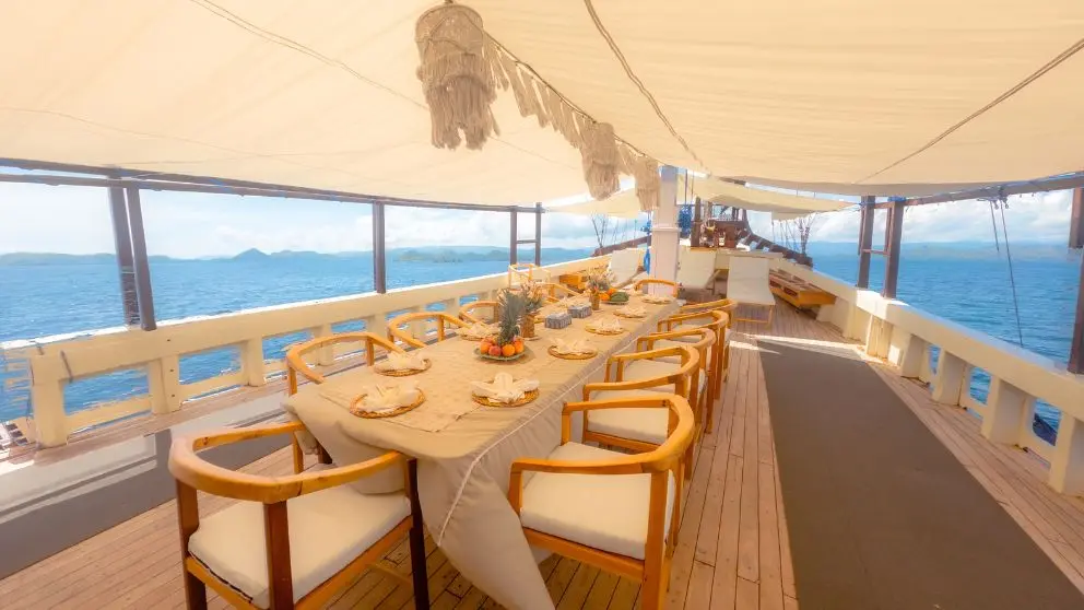 Komodo Tour, Komodo Island tour, Komodo Boat Tour, Komodo island boat tour, Komodo Island Trip, Tour to Komodo