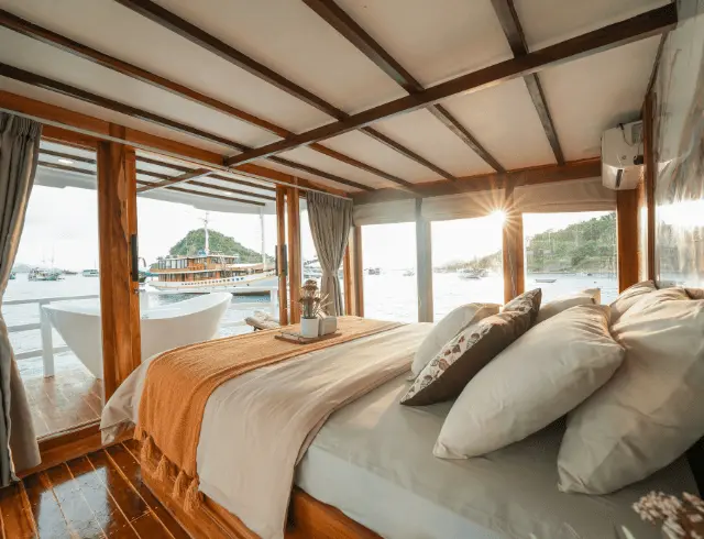 Komodo Tour, Komodo Island tour, Komodo Boat Tour, Komodo island boat tour, Komodo Island Trip, Tour to Komodo