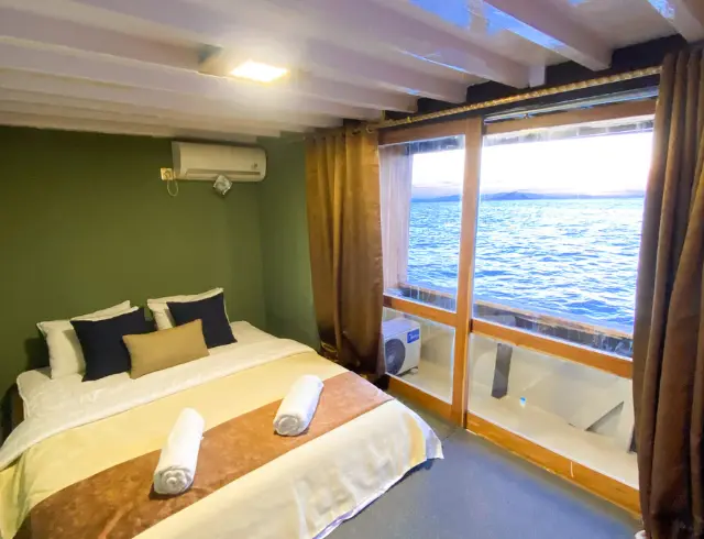 Komodo Tour, Komodo Island tour, Komodo Boat Tour, Komodo island boat tour, Komodo Island Trip, Tour to Komodo