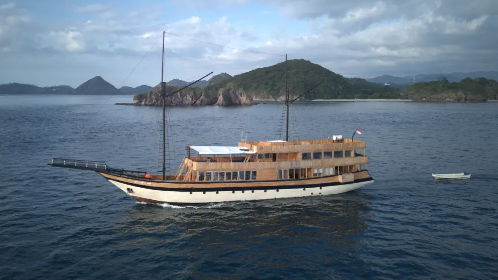 Komodo Tour, Komodo Island tour, Komodo Boat Tour, Komodo island boat tour, Komodo Island Trip, Tour to Komodo