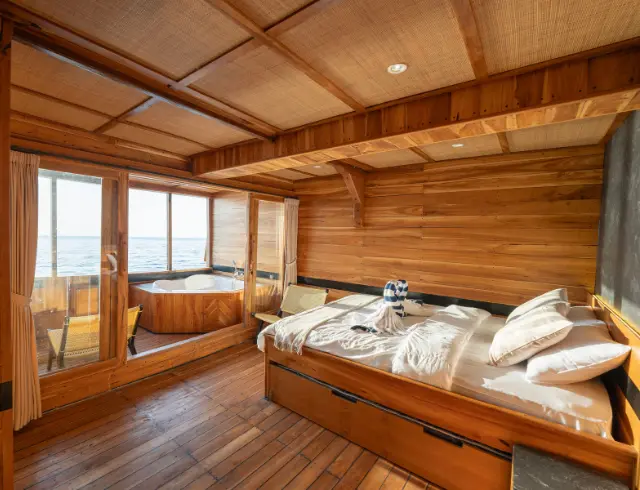 Komodo Tour, Komodo Island tour, Komodo Boat Tour, Komodo island boat tour, Komodo Island Trip, Tour to Komodo