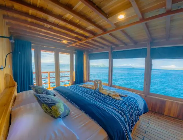 Komodo Tour, Komodo Island tour, Komodo Boat Tour, Komodo island boat tour, Komodo Island Trip, Tour to Komodo