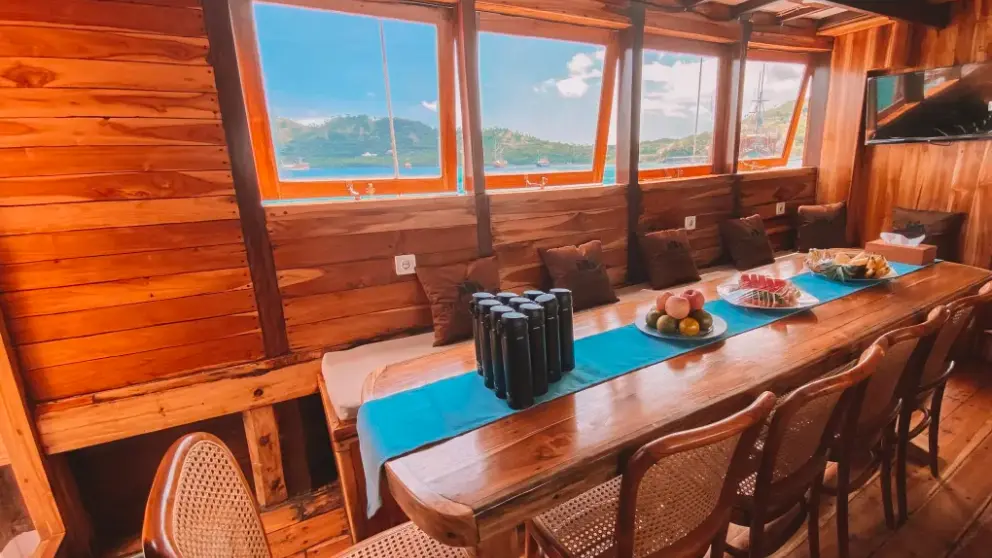 Komodo Tour, Komodo Island tour, Komodo Boat Tour, Komodo island boat tour, Komodo Island Trip, Tour to Komodo