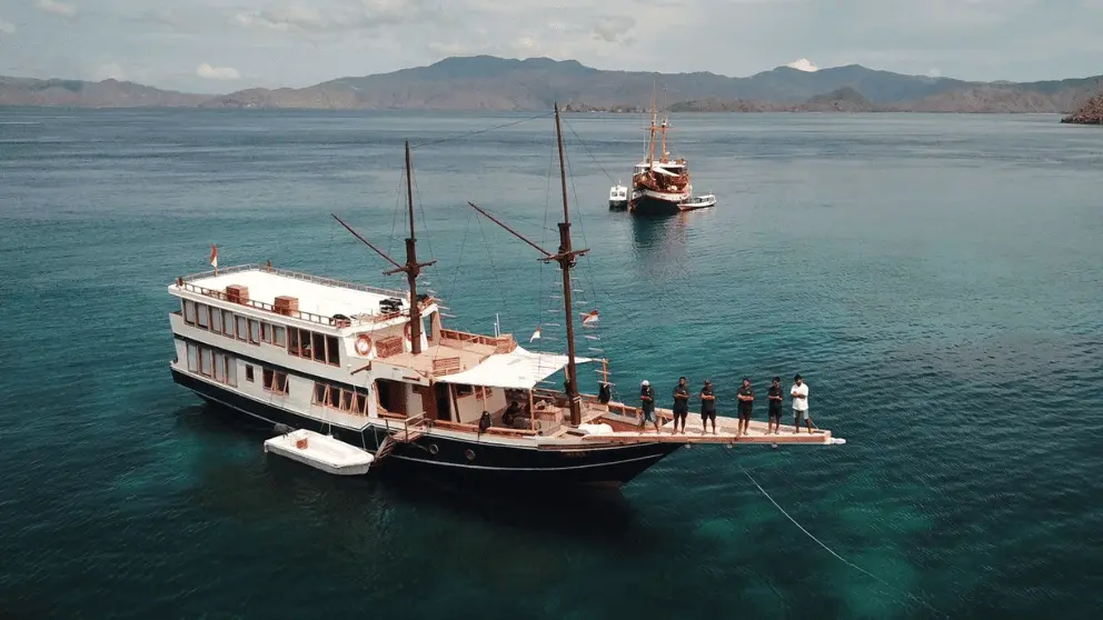 Komodo Tour, Komodo Island tour, Komodo Boat Tour, Komodo island boat tour, Komodo Island Trip, Tour to Komodo