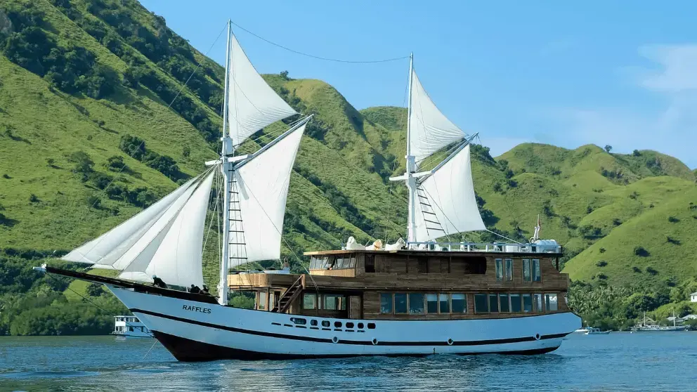 Komodo Tour, Komodo Island tour, Komodo Boat Tour, Komodo island boat tour, Komodo Island Trip, Tour to Komodo