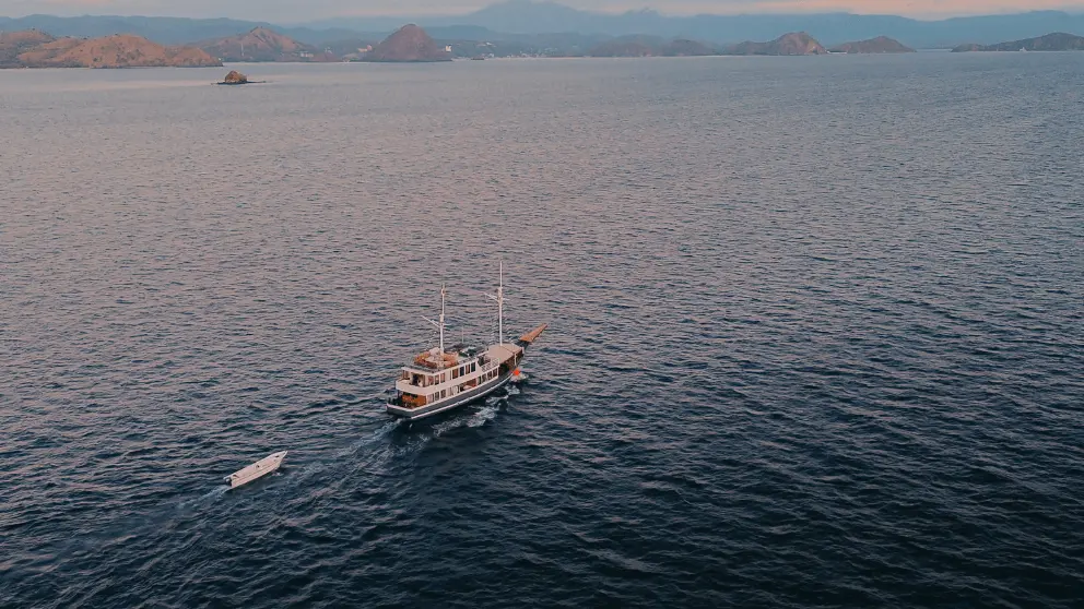 Komodo Tour, Komodo Island tour, Komodo Boat Tour, Komodo island boat tour, Komodo Island Trip, Tour to Komodo