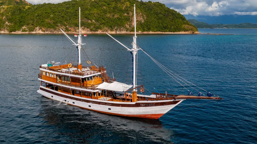 Komodo Tour, Komodo Island tour, Komodo Boat Tour, Komodo island boat tour, Komodo Island Trip, Tour to Komodo