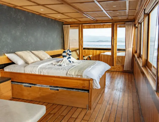 Komodo Tour, Komodo Island tour, Komodo Boat Tour, Komodo island boat tour, Komodo Island Trip, Tour to Komodo