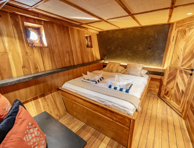 Komodo Tour, Komodo Island tour, Komodo Boat Tour, Komodo island boat tour, Komodo Island Trip, Tour to Komodo