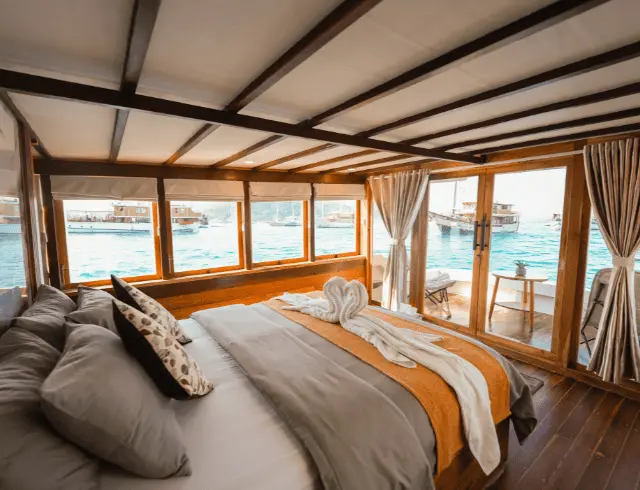 Komodo Tour, Komodo Island tour, Komodo Boat Tour, Komodo island boat tour, Komodo Island Trip, Tour to Komodo