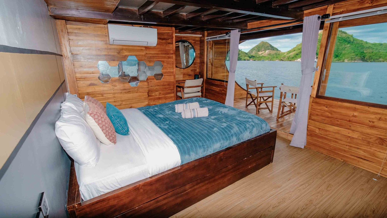 Komodo Tour, Komodo Island tour, Komodo Boat Tour, Komodo island boat tour, Komodo Island Trip, Tour to Komodo