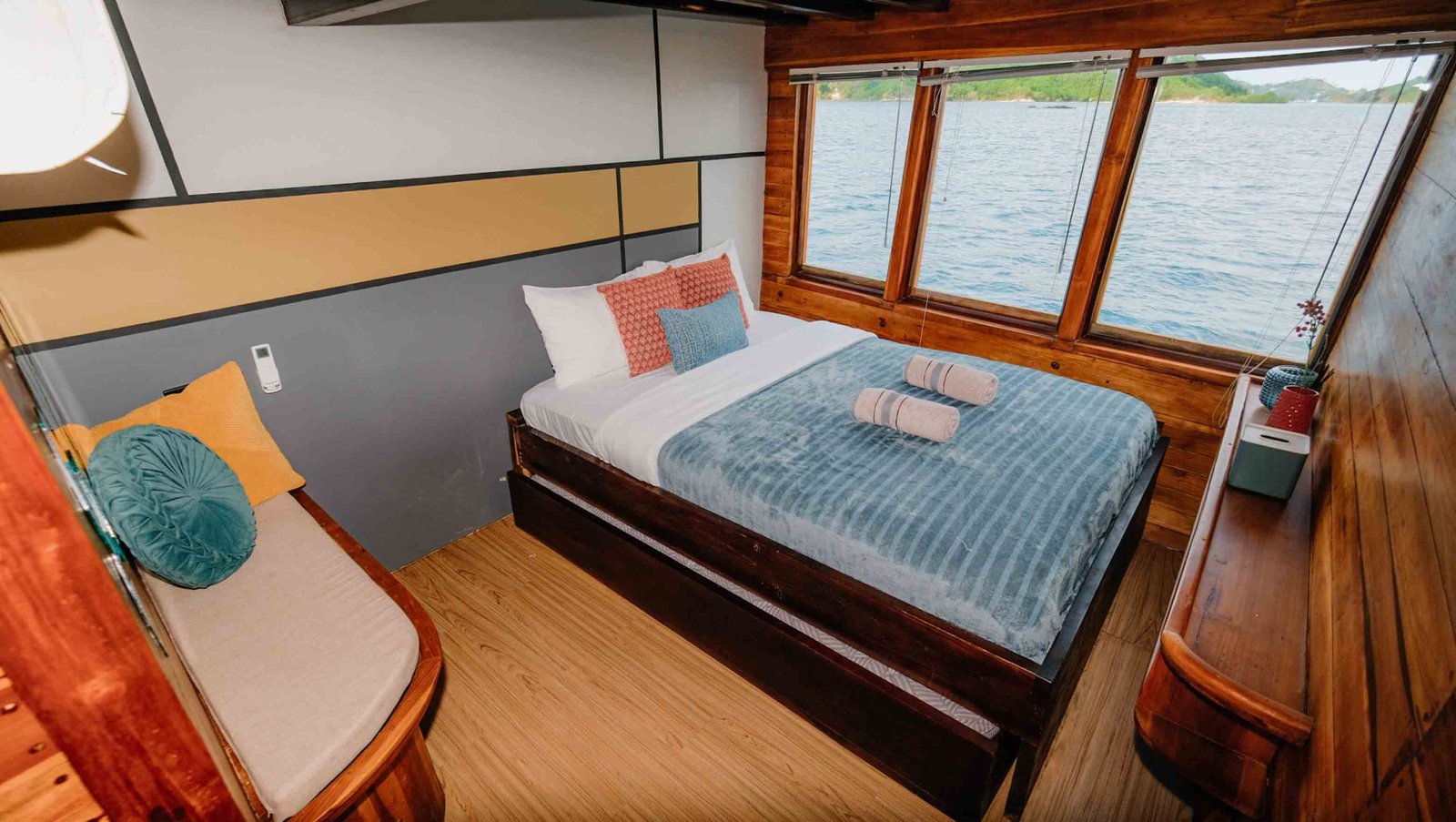 Komodo Tour, Komodo Island tour, Komodo Boat Tour, Komodo island boat tour, Komodo Island Trip, Tour to Komodo