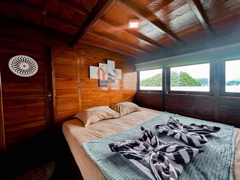 Komodo Tour, Komodo Island tour, Komodo Boat Tour, Komodo island boat tour, Komodo Island Trip, Tour to Komodo