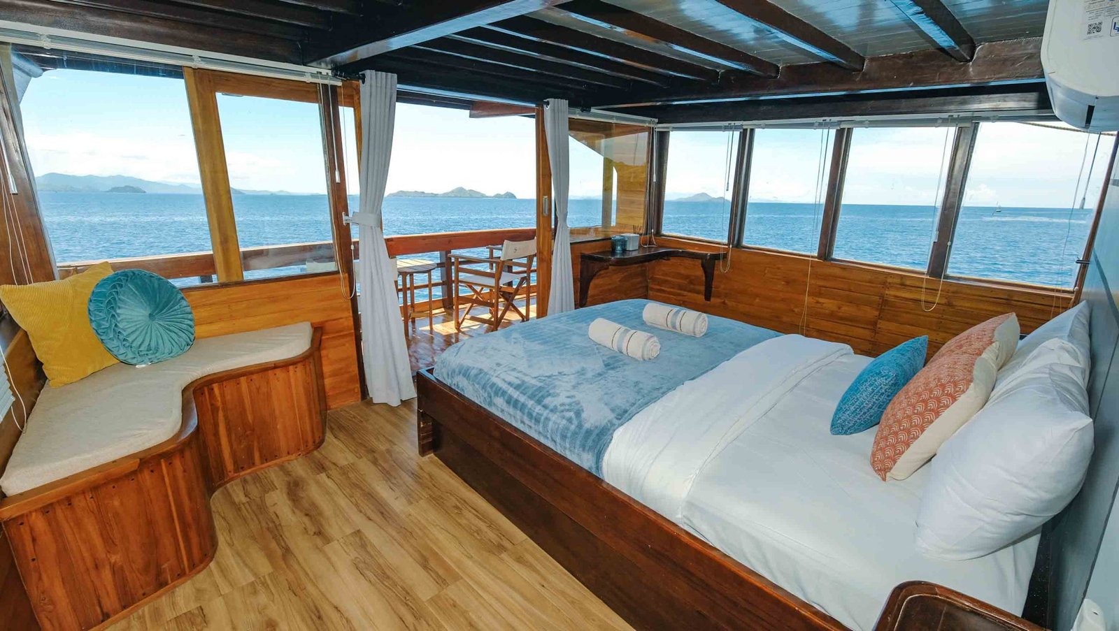 Komodo Tour, Komodo Island tour, Komodo Boat Tour, Komodo island boat tour, Komodo Island Trip, Tour to Komodo