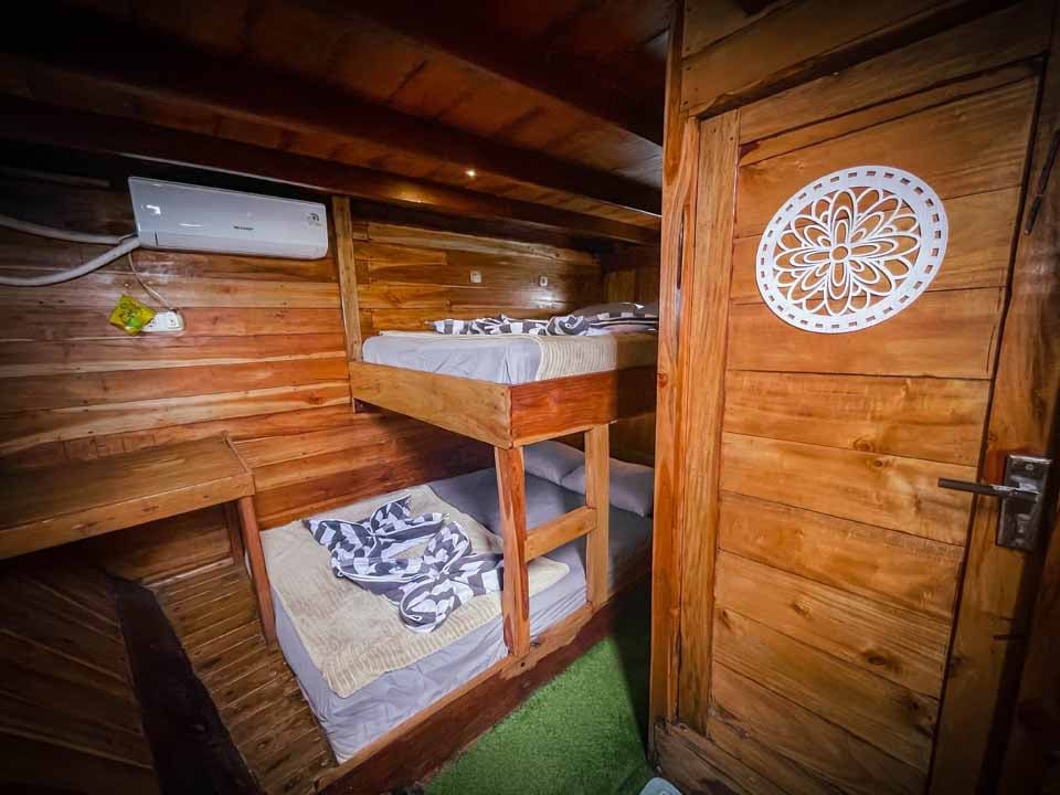 Komodo Tour, Komodo Island tour, Komodo Boat Tour, Komodo island boat tour, Komodo Island Trip, Tour to Komodo